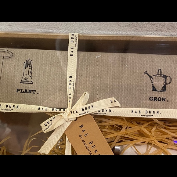 Rae Dunn Garden Set - Picture 3 of 5